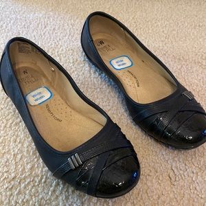 Time and Tru size 8 wide black flats
